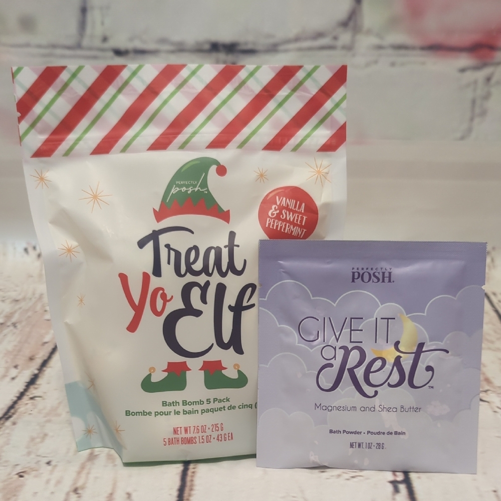 Perfectly Posh Festive Bath Bomb and Powder Duo‎